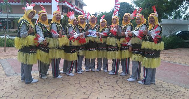 Ibu-ibu PKK Pun Ambil Bagian di Lomba Gerak Jalan